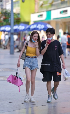 摄神街拍作品 – 肉丝女友，我也想陪她逛街