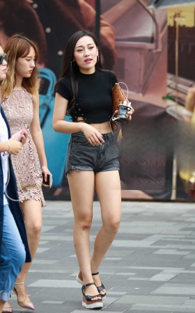 为什么女人的膝盖总有伤疤？ [15P]