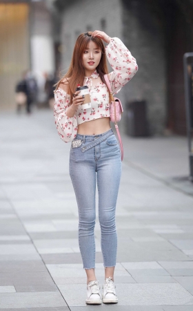 可爱的大长腿美女 [24P]