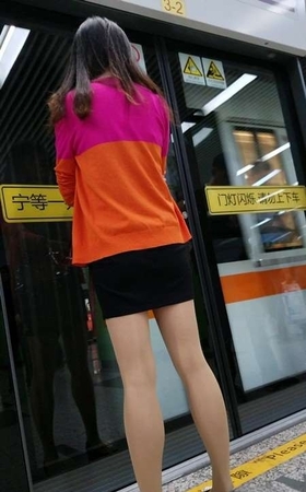 4K – 超性感好身材包臀裙街拍肉丝袜熟女美女