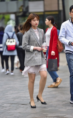 美眉的肉丝小高跟喜欢吗