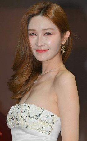 26823-10-101√26成都车展马自达-杨壹壹-美足版 12P