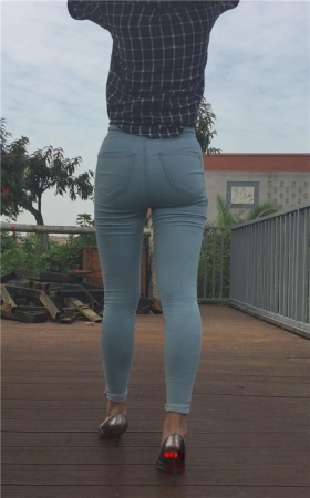 模拍牛仔紧身裤妹子2