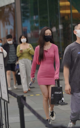 街拍紧身短裙苗条妹子 [21P]
