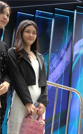 漂亮的白裙小姐姐