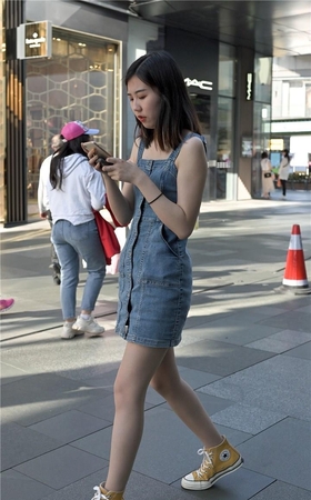 牛仔连衣裙小姐姐的腿很美3A191[24P-679M]