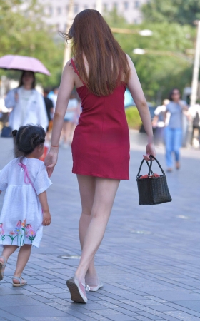 性感红裙小辣妈 [15P]