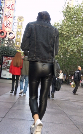 牛仔外套紧身皮裤美女姐姐