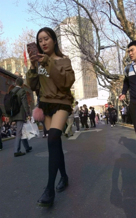 超短蕾丝裙长筒袜美腿小姐姐