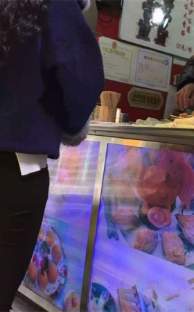 买鸡排的美女，PP好圆