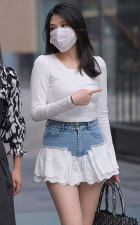 漂亮短裙美女 [13P]