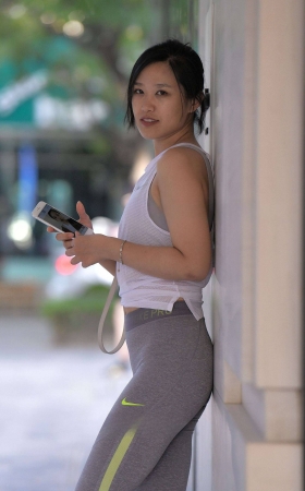 喜欢自拍的瑜伽裤少妇 [20P]