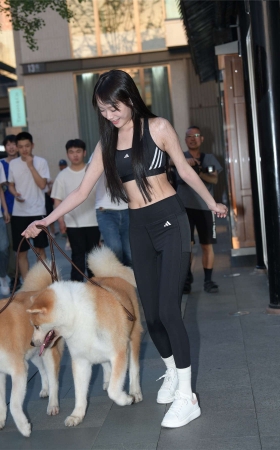甜美可爱黑色瑜伽