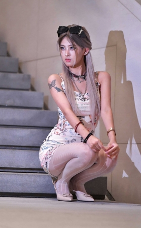 ★白丝袜短裙美女 [19P]