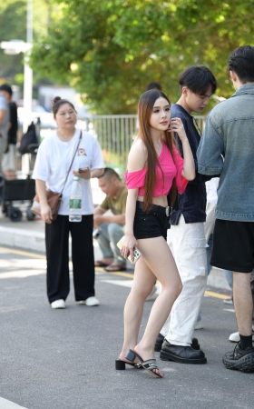 夏日性感热裤女生