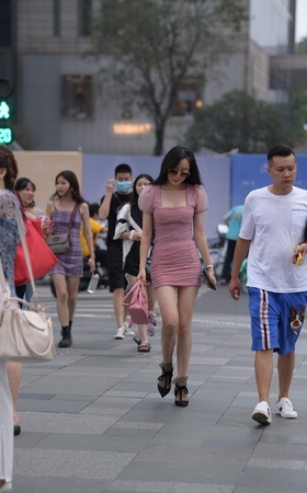 性感包屯裙长腿美女