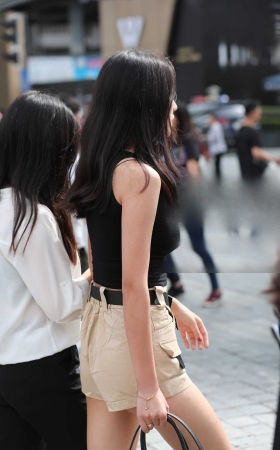 美女侧面的紧绷弧度是我的最爱 [18P]