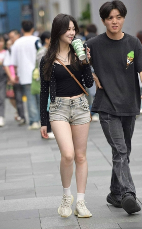 26-100-66害羞女友牵动哥的心- 12P