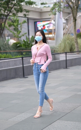 紧牛女子