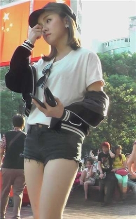 街拍牛仔短裤的小清新可爱萌妹子 [1.06 GB]