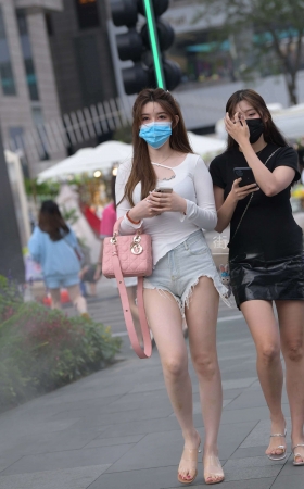 街拍性感热裤大长腿小仙女 [26P]