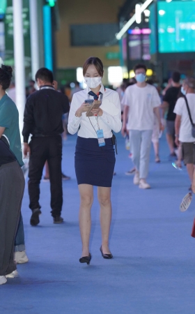 通勤装销售顾问小姐姐 [17P]