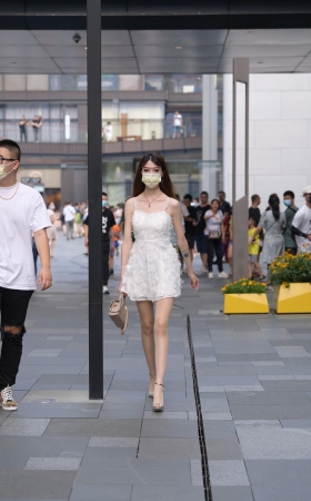 纤细美腿肉丝的女盆友