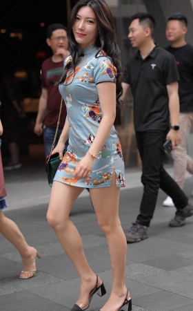 旗袍美眉 回眸一笑 好不留恋 [23P]