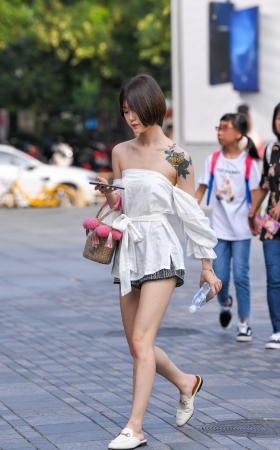 性感抹胸美女 [11P]