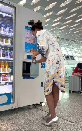 手机4K航站楼街拍空姐3分钟 5P