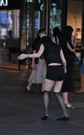 半腿黑丝高跟鞋