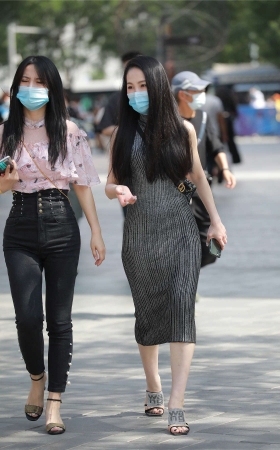 四九城嘎子街拍作品 – 性感包臀裙美妇