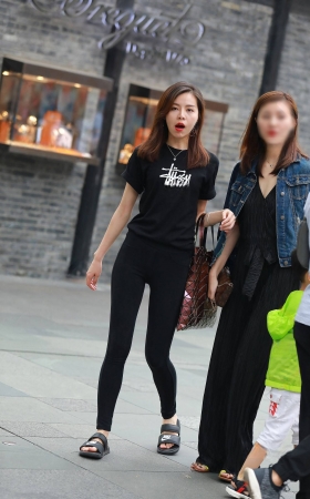 身材比例真好，圆润的美臀 [18P]