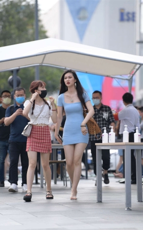 视觉冲击街拍作品 – 她，我是真心喜欢，满分的身材