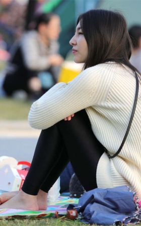 No744 容貌优雅迷人，玉足纤细白晰，这样的女人谁能不爱