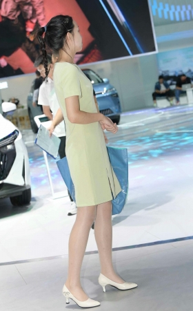241220-43=29√丝袜女孩 4P