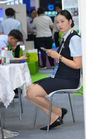 25626-8=40√肉丝坐姿职工 7P