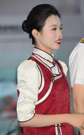 26918-28-100√天骄航空-清秀甜美空姐-她们互换了衣服呢 13P