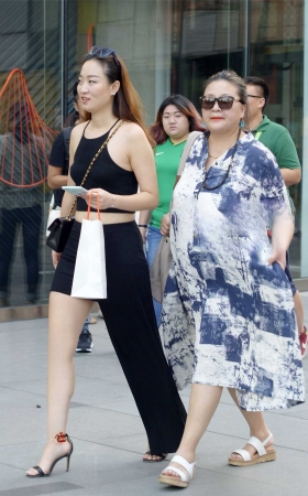 8-4 黑色短裤 [22P]