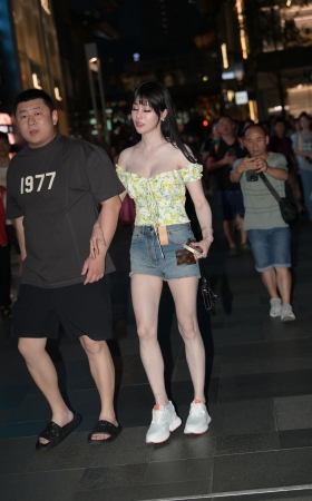 白皙美胸女友