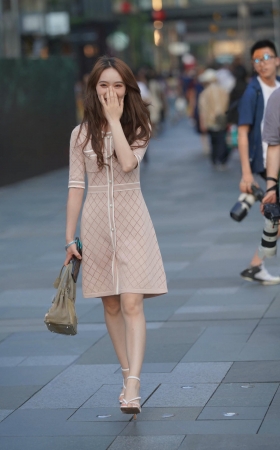 街拍连衣裙凉高小姐姐 [18P]