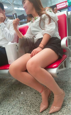黄色破丝袜高跟鞋丝袜脚美女