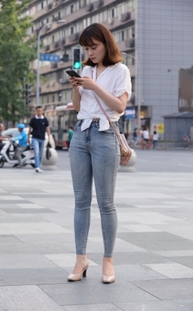 铅笔紧牛，短发小姐姐