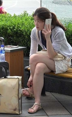 4K – 打电话的女子一双玉足极品白嫩 [3.10 GB/mp4]