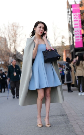 温婉大衣外套小姐姐