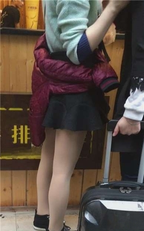 清纯肉丝袜短裙美腿妹纸