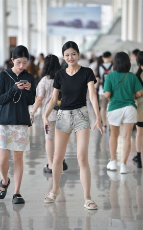 热裤丝袜拖鞋小姐姐