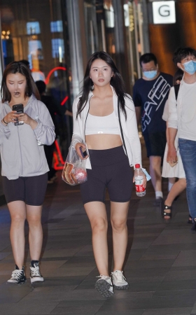 运动装女孩 [21P]