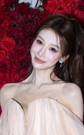 L1711-143P 顶流百万网红/选美冠军/萱子女神的美胸玉足+10P