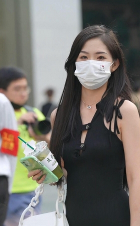 两位黑色裙小姐姐 4分01秒 [6P]